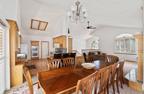 South Lake Tahoe House | Hot Days, Cool Nights – 4BR Pet-Friendly Home in South Lake Tahoe