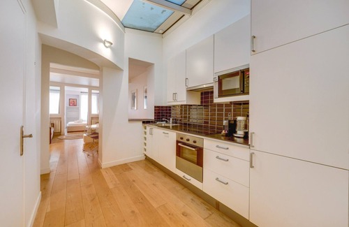 Strasbourg -Saint-Denis Apartment | Hot district Faubourg Saint-Denis