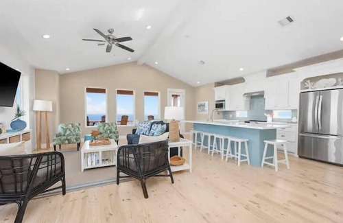 Crystal Beach House | *HOT* New Beachfront Home: Beach Girl