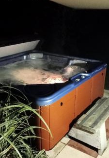 Hamurana House | Hot Spa Log Fire Up to 16 Guests
