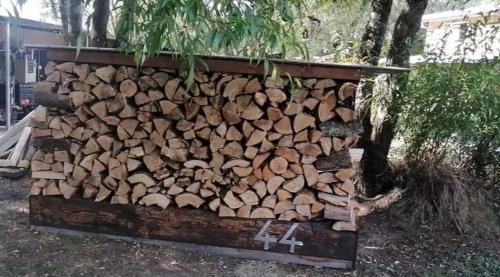 Hamurana House | Hot Spa Log Fire Up to 16 Guests