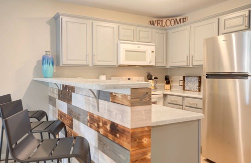 New Braunfels Condo | Hot Spot on the Guadalupe Pools Hot Tubs Tubing