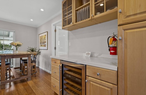 Napa House | Hot Tub | 2 Bed | 2 Bath | Downtown Napa Escape