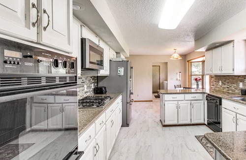 Onamia House | Hot Tub & 2 Recreation Rooms: Spacious Onamia Home