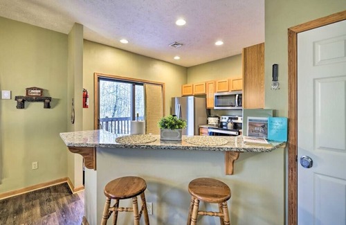 Tannersville House | HOT TUB | 4 Min Dr to Camelbeach