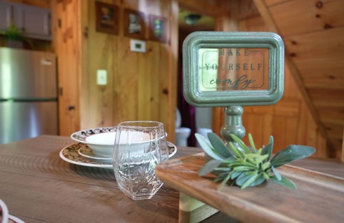 Gatlinburg - Pigeon Forge Cabin | Hot Tub* 9 Miles to Great Smoky Mtn National Park