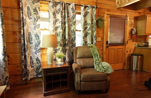 Gatlinburg - Pigeon Forge Cabin | Hot Tub* 9 Miles to Great Smoky Mtn National Park