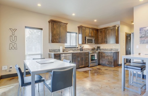 River West House | Hot Tub, A/C - short walk to Galveston, Newport Ave & Downtown
