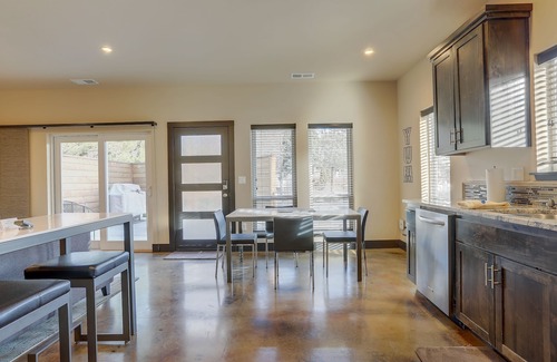 River West House | Hot Tub, A/C - short walk to Galveston, Newport Ave & Downtown