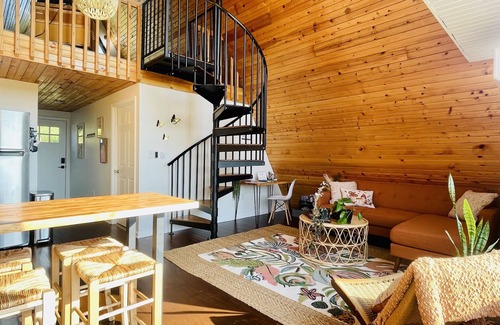 Makanda Cabin | Hot Tub A-Frame near hiking and Blue Sky Winery