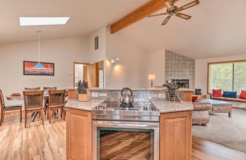 Deer Park House | Hot tub AC, ping pong amazing location, near park, wi-fi, bikes no pets PERKS