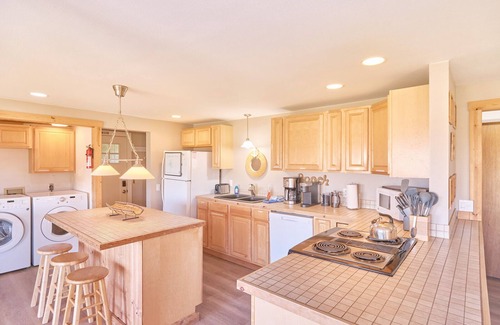 Ocean Park House | Hot Tub, Amazing Views, Ocean Front, Pets OK (Serenity)