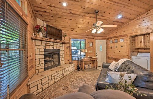 Broken Bow House | Hot Tub and Deck Broken Bow Azalea House