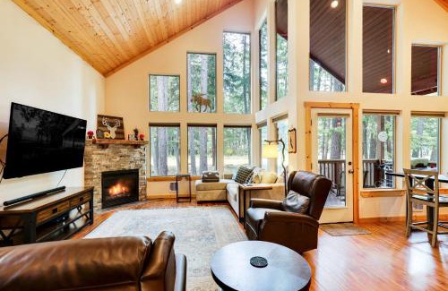 Ronald House | Hot Tub and Game Room Ronald Retreat 2 Mi to Lake!