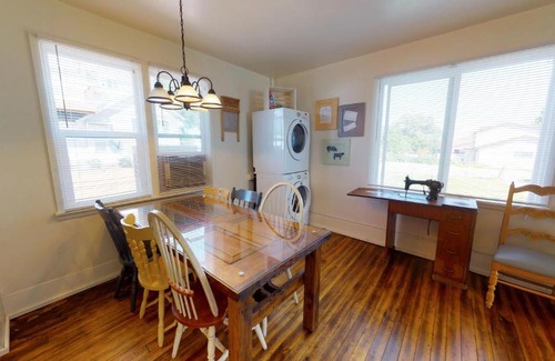 Blanding House | Hot Tub and Grandma's Cottage, Charming and Nostalgic