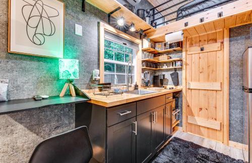 Church Street Apartment | Hot Tub and Patio Private Couples Escape in ATL