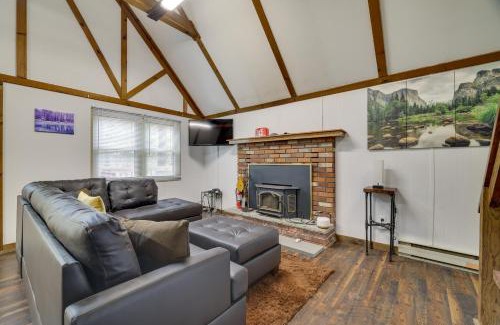 Thornhurst House | Hot Tub and Resort Amenities Pocono Lake Retreat!