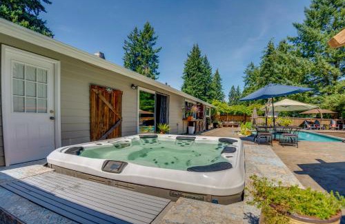 University Place House | Hot Tub and Sauna Home 8 Mi to Downtown Tacoma!