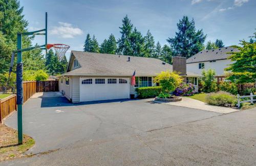 University Place House | Hot Tub and Sauna Home 8 Mi to Downtown Tacoma!