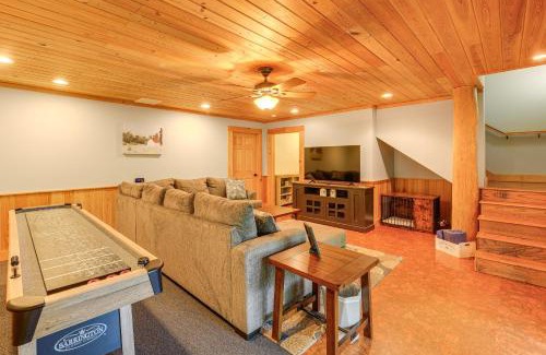 North Fork Township House | Hot Tub and Views Natures Hideaway in Zionville