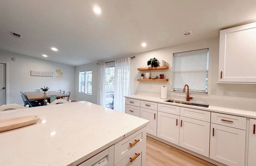 Iona House | Hot tub, Beach V-ball Court & Spacious Home, 10 Min to Fort Myers Beach.