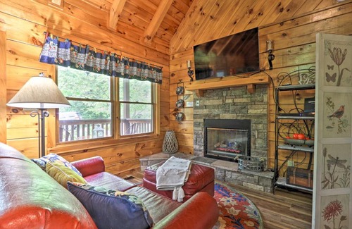 Gatlinburg Apartment | Hot Tub Chance for Romance Gatlinburg Cabin