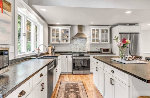 Quechee House | Hot Tub, Close to Club, Tesla Charging | Nix Domus
