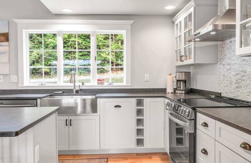 Quechee House | Hot Tub, Close to Club, Tesla Charging | Nix Domus