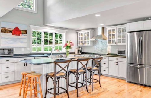 Quechee House | Hot Tub, Close to Club, Tesla Charging | Nix Domus