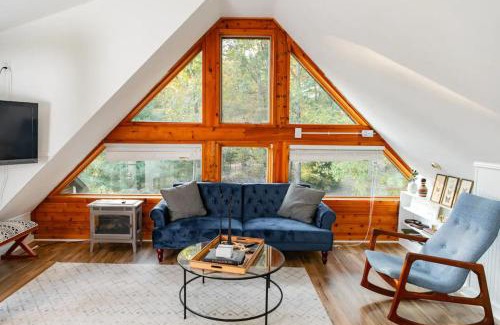 Berkeley Springs Ski Chalet | HOT TUB! Cozy Spa Haven Sleepy Creek Bliss Lodge