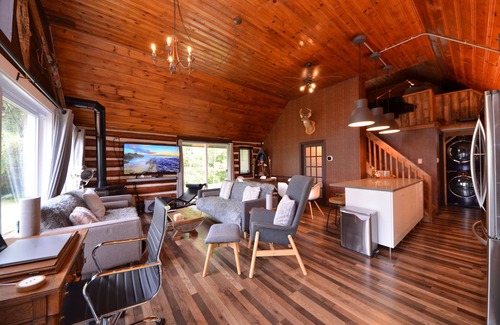Kemptville Cottage | Hot Tub | Dock | Swimming | Close To Ottawa