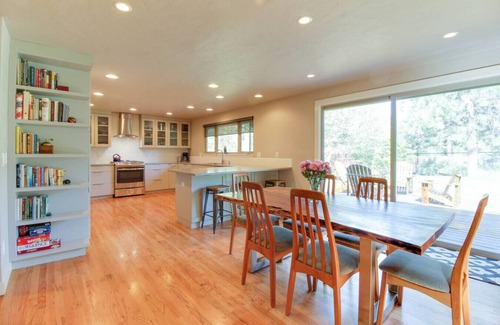 Bend House | Hot Tub, Fenced Yard, AC, Pet-Friendly in Valhalla-Best Neighborhood in Bend
