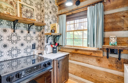 Cherokee Cabin | Hot Tub, Fire Pit & Creek Access: Whittier Cabin!