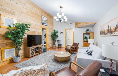 The Woods House | Hot Tub, Fire Pit, Grill, Deck w Resort Amenities