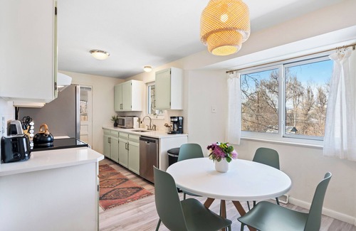 Highlands House | Hot tub-Fire pit-Huge Yard-Games-3mi to Olde Town Arvada-20min to Den/Red Rocks