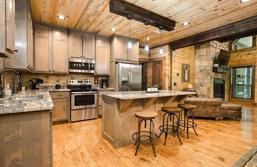 Broken Bow Cabin | Hot Tub | Fire Pit | Outdoor TV | Arcade Table