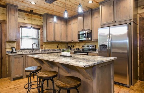 Broken Bow Cabin | Hot Tub | Fire Pit | Outdoor TV | Arcade Table