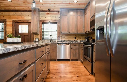 Broken Bow Cabin | Hot Tub | Fire Pit | Outdoor TV | Arcade Table