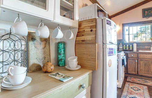 Dos Rios Apartment | Hot Tub + Fire Pit: Secluded Dos Rios Escape!