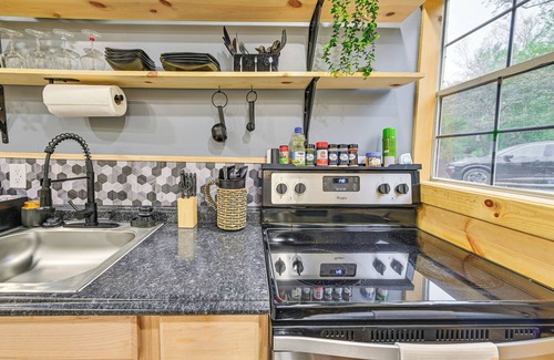Catlettsburg Apartment | Hot Tub, Fire Pit: Lake-View Catlettsburg Getaway!