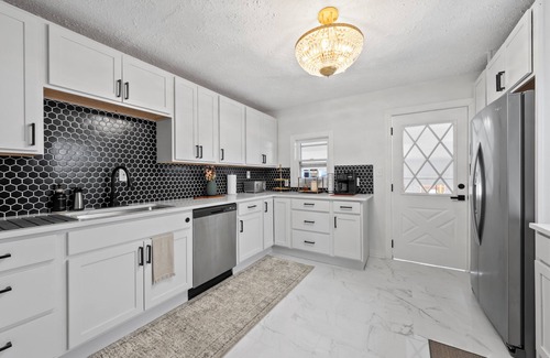 Merion Village House | Hot Tub + Fire Pit Walk to German Village