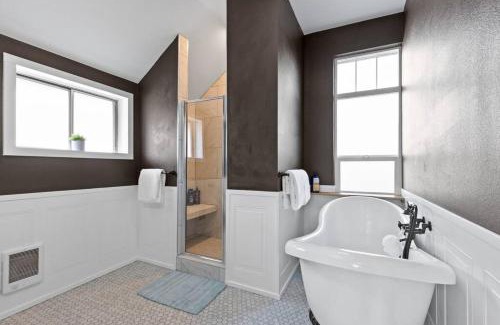 West Central House | Hot Tub & Firepit Just Mins From Dwntwn Arena GU
