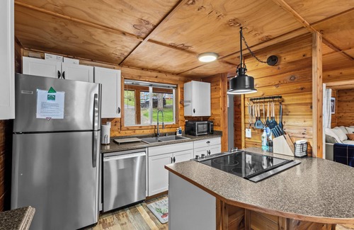 Belfair Cabin | Hot tub, firepit, kayak - all seasons lakefront comfort and fun near Hood Canal