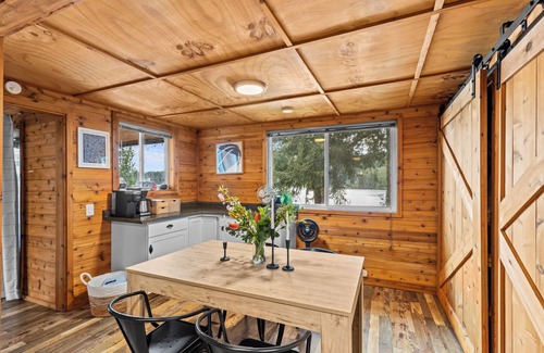 Belfair Cabin | Hot tub, firepit, kayak - all seasons lakefront comfort and fun near Hood Canal