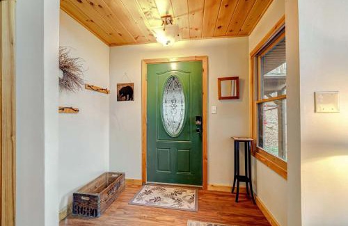 Berkeley Springs House | Hot Tub Fireplace Fire Pit Game Room & More