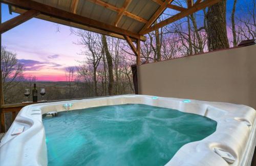 Amanda House | Hot tub, fireplace, fire pit, pool table, grill, EV, pets, HOA lake