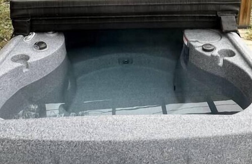 Dupont House | Hot Tub! Fun, Comfy Getaway Near Downtown Denver!