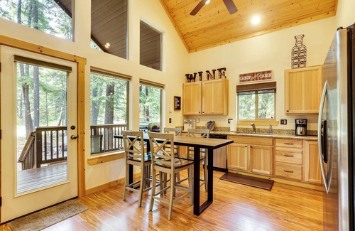 Ronald House | Hot Tub & Game Room: Ronald Retreat 2 Mi to Lake!