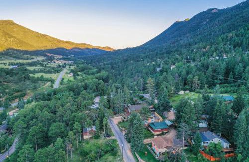 Cascade-Chipita Park House | Hot Tub - Game Room - Wood Fireplace