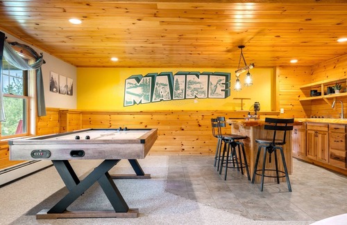 Sunday River Area Cabin | Hot Tub, GameRoom & Bar, Patio, FirePit, Mountain Views, Pets Ok, Sunday River